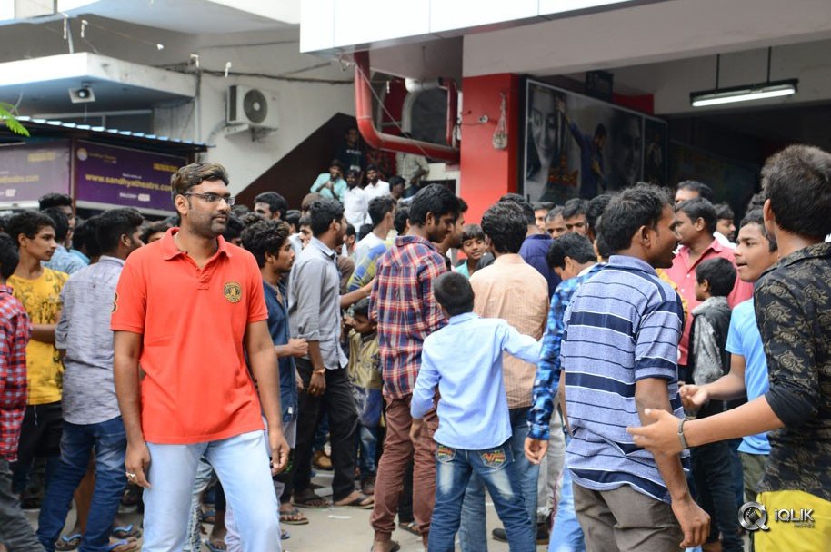 Jai-Lava-Kusa-Movie-Hungama-at-RTC-X-Roads